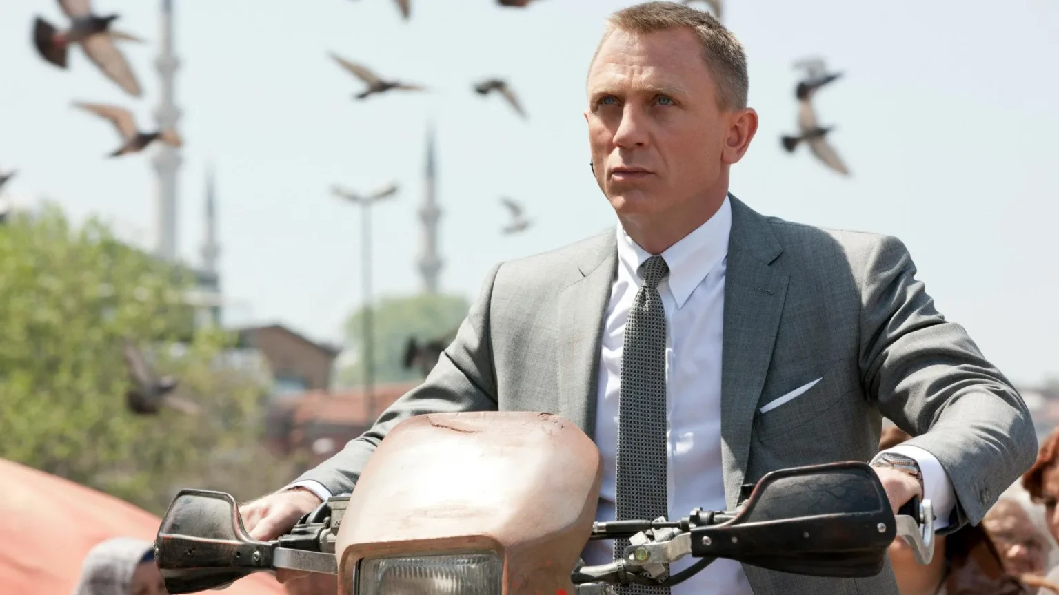 James Bond domina a Netflix e reacende debate sobre atuação, direção e roteiro nos dois últimos filmes
