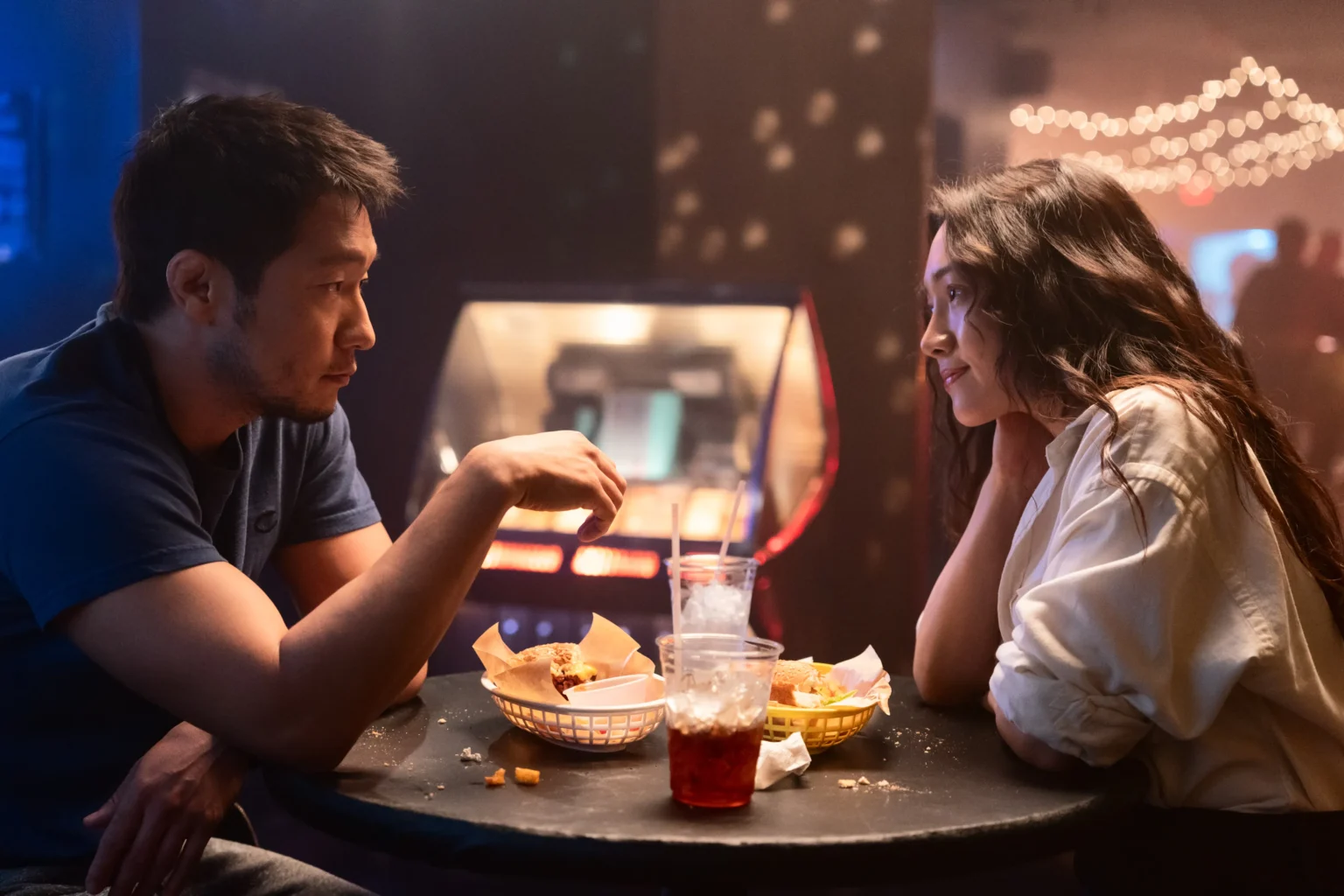 Bedford Park: drama coreano-americano tropeça ao tentar emplacar romance de almas perdidas