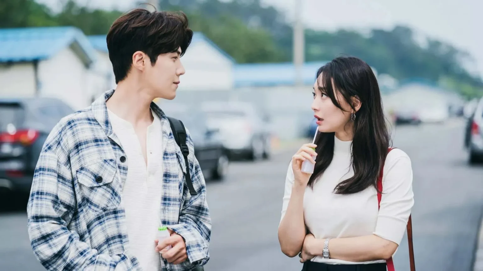 Dez K-dramas onde os opostos se atraem e a química domina a tela