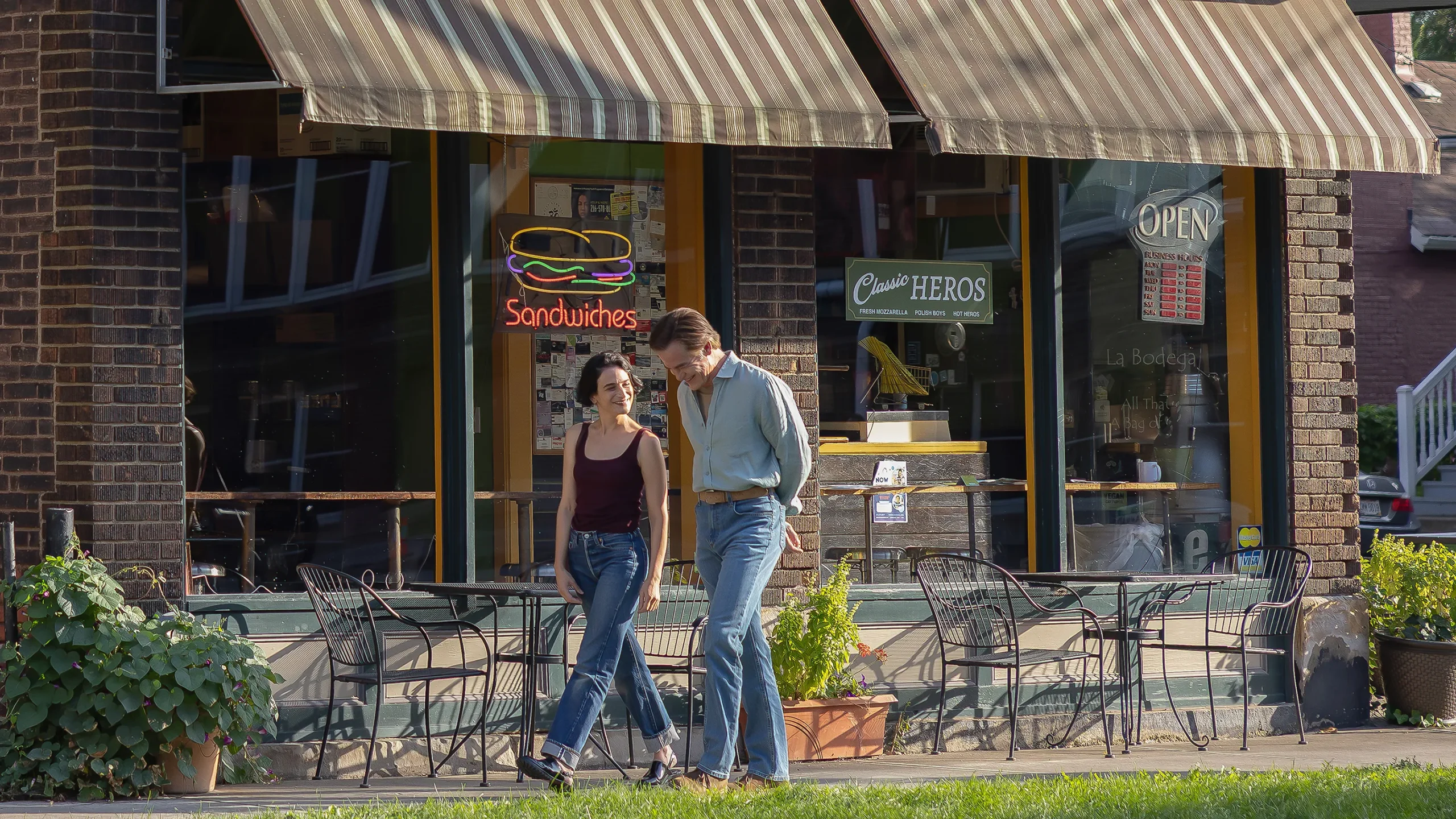 Carousel: Chris Pine e Jenny Slate brilham em drama romântico impressionista de Rachel Lambert - Imagem do artigo
