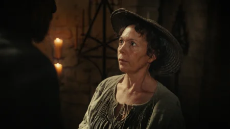 Wicker redefine o conto de fadas com romance delirante e atuação gigante de Olivia Colman
