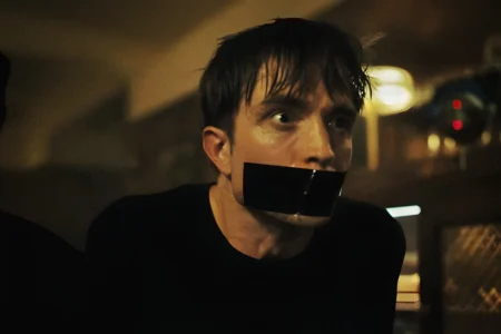 Mickey 17: Robert Pattinson entrega performance dupla eletrizante na nova distopia de Bong Joon-ho