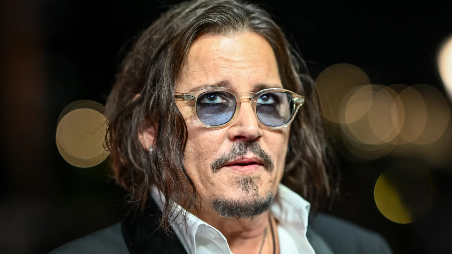 Primeiras fotos revelam Johnny Depp irreconhecível como Scrooge no novo A Christmas Carol de Ti West