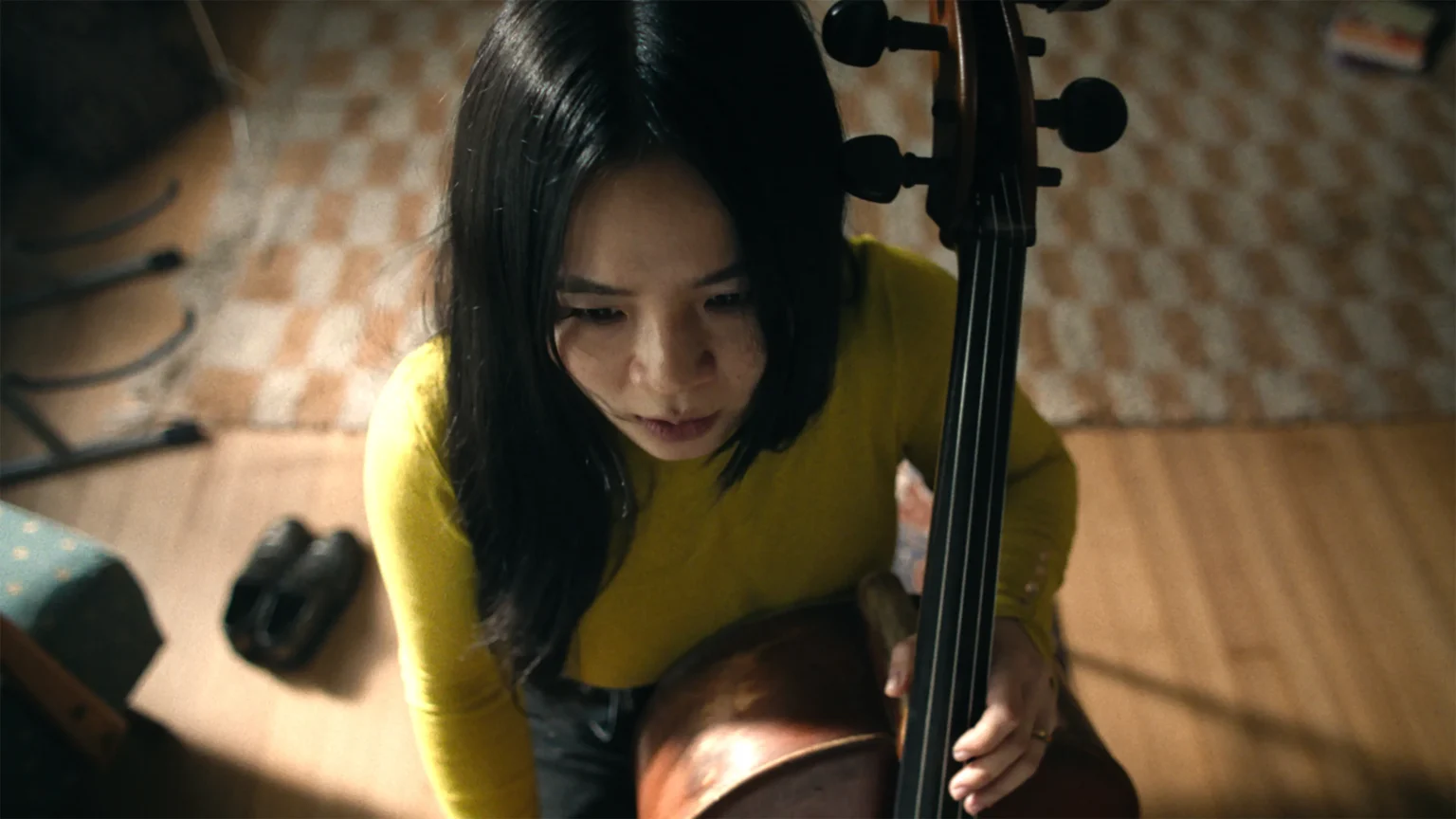 Rock Springs confronta trauma histórico, mas tropeça ao misturar drama familiar e horror folclórico