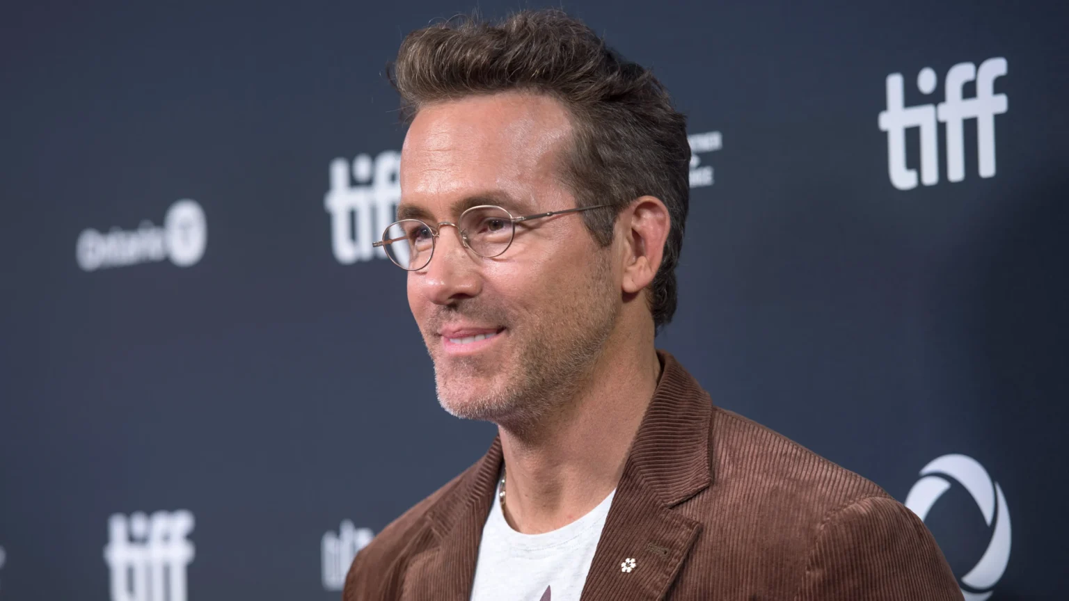 Primeira imagem de Mayday destaca Ryan Reynolds e Kenneth Branagh em ação gelada