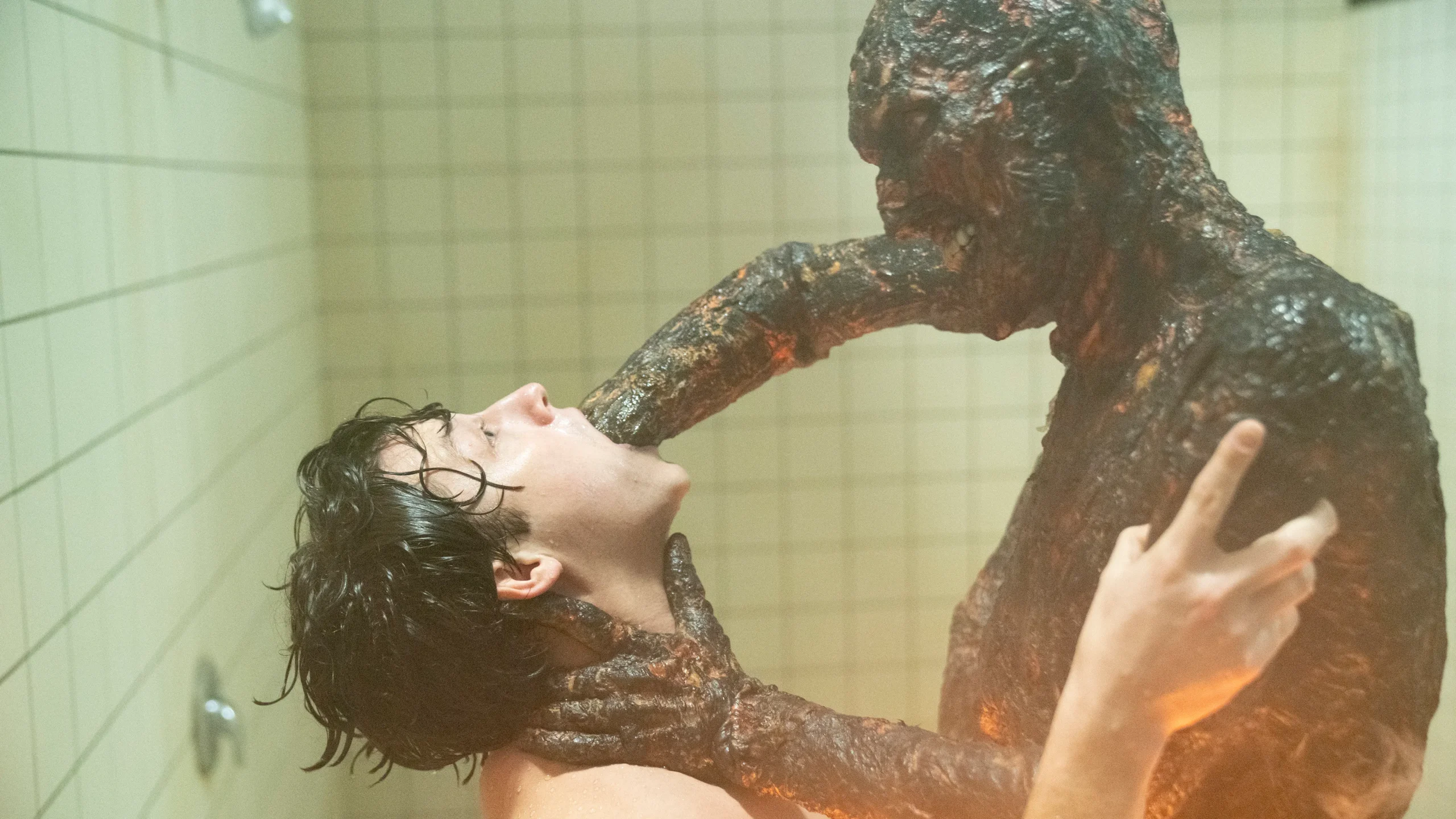 “Whistle”: elenco jovem brilha no terror de Corin Hardy e cena pós-créditos promete caos ainda maior - Imagem do artigo