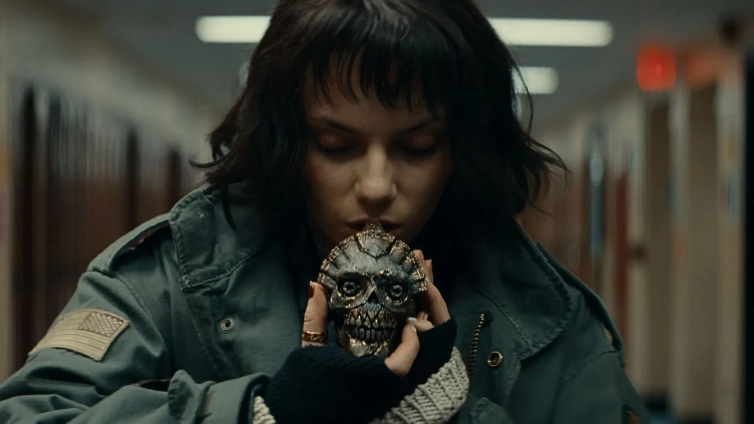 “Whistle”: mortes criativas e atuações intensas marcam o terror de Corin Hardy