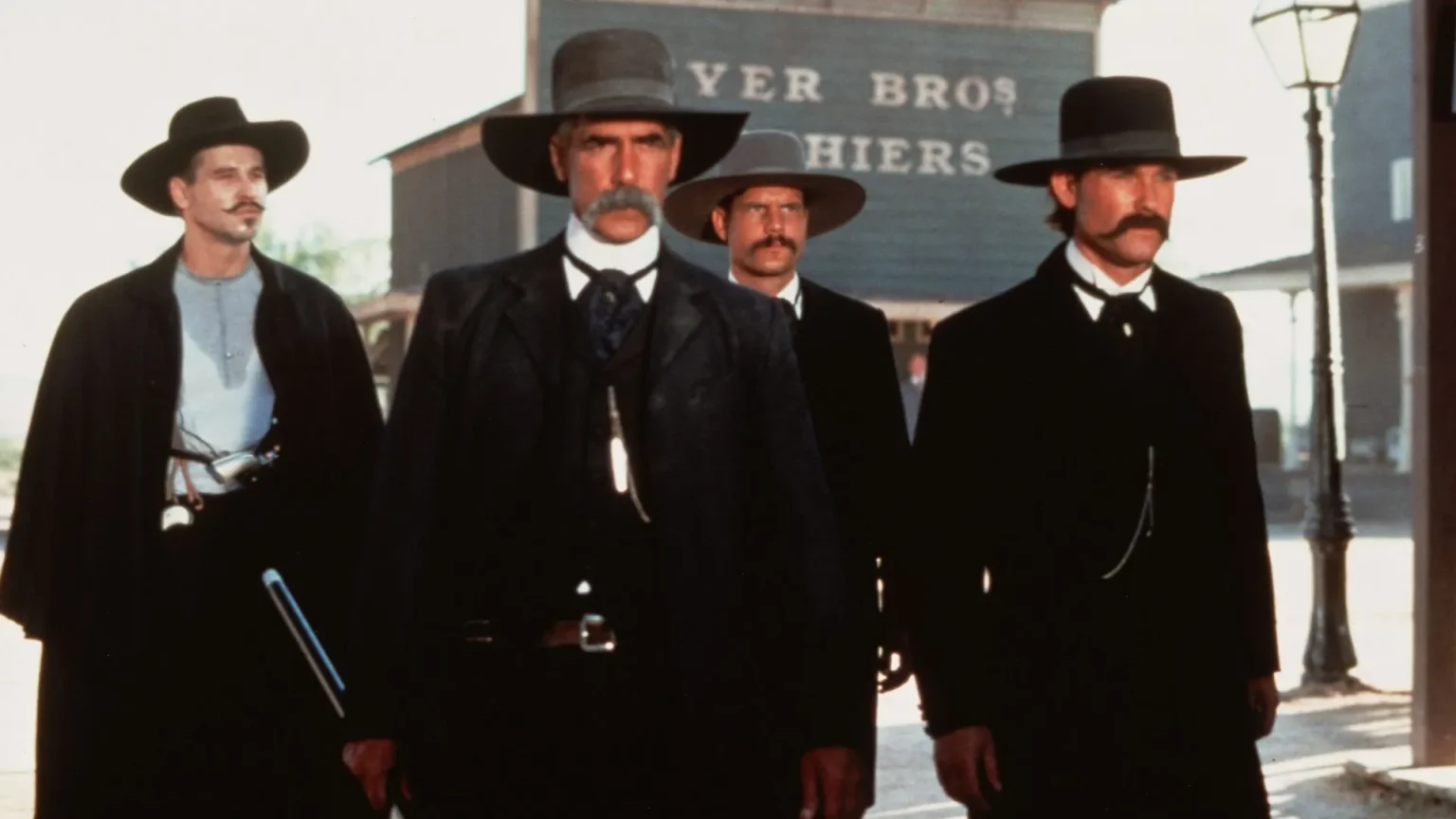A força de “I’m Your Huckleberry”: como Val Kilmer redefiniu o faroeste em Tombstone