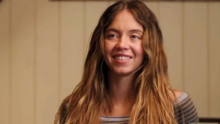 The Housemaid: suspense de Paul Feig põe Sydney Sweeney perto de recorde histórico de bilheteria