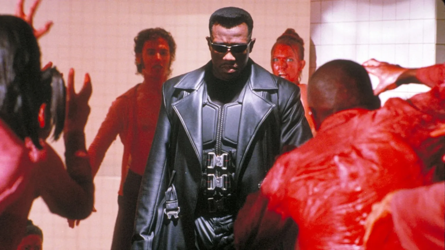 Blade: a abertura sangrenta que ainda dita o tom do terror moderno