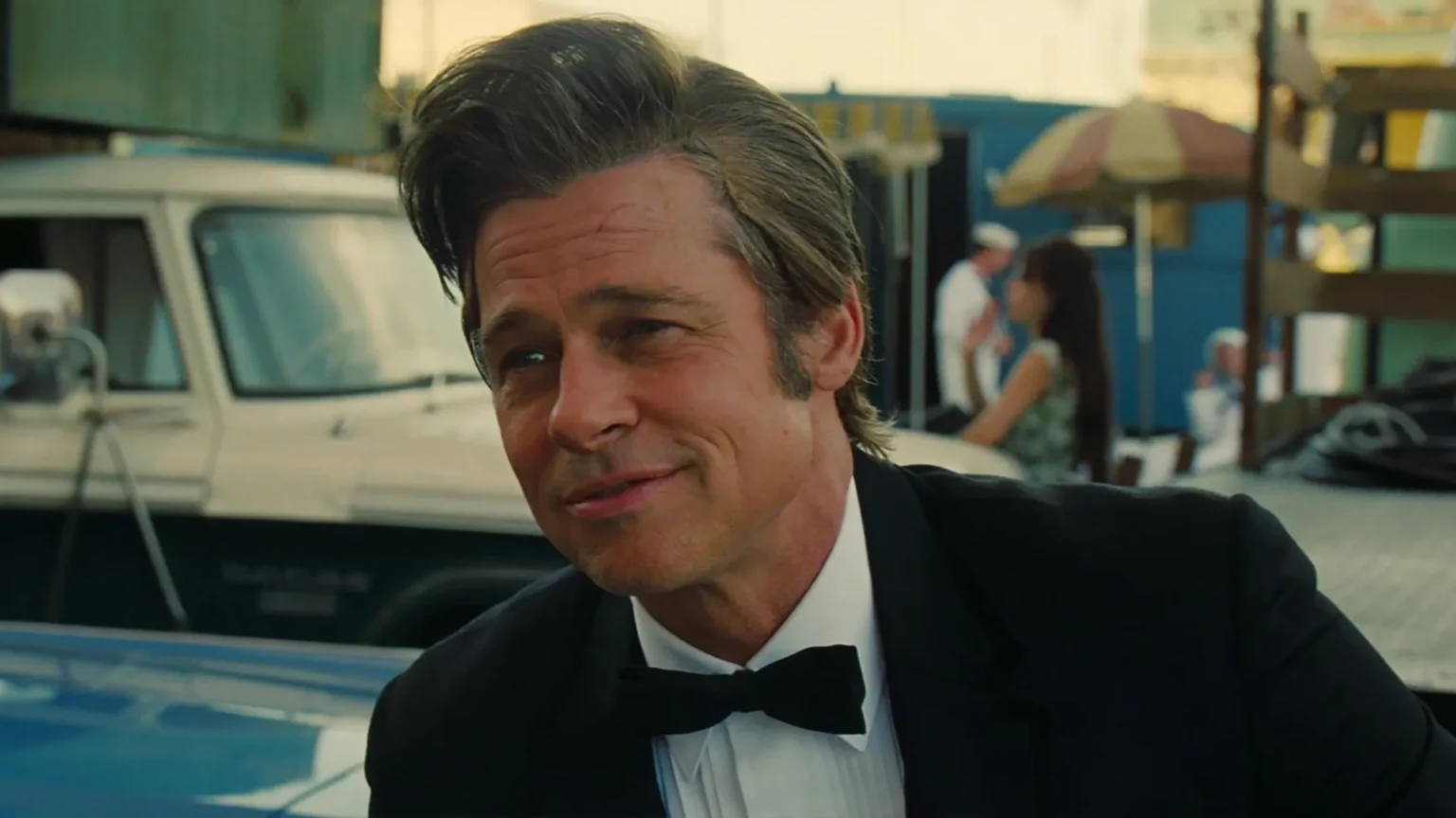 Brad Pitt troca dublês por sujeira em “The Adventures of Cliff Booth”, sequência que desafia o legado de Tarantino