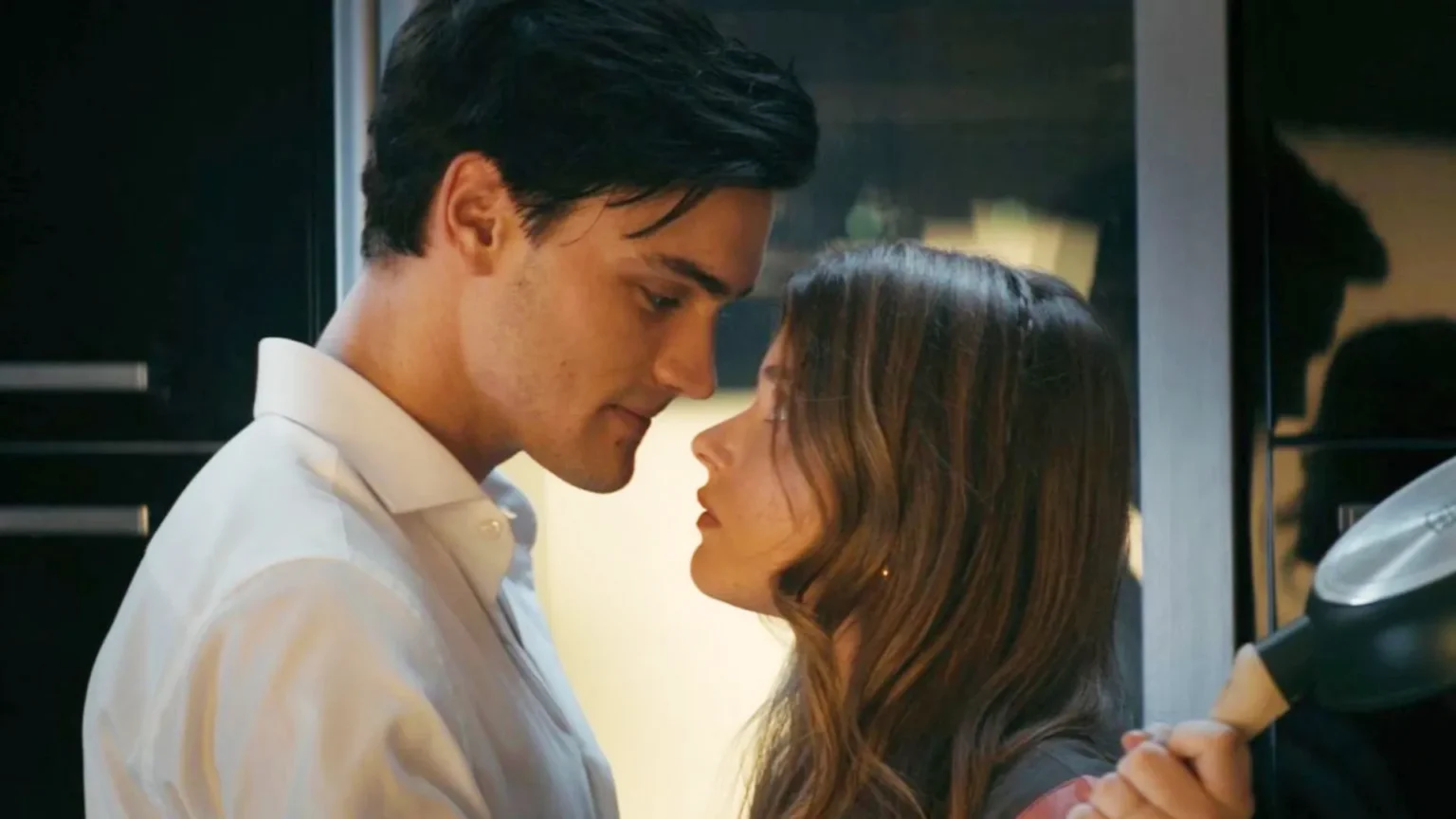 Prime Video leva romance de Mercedes Ron para Hollywood com “30 Sunsets to Fall in Love”