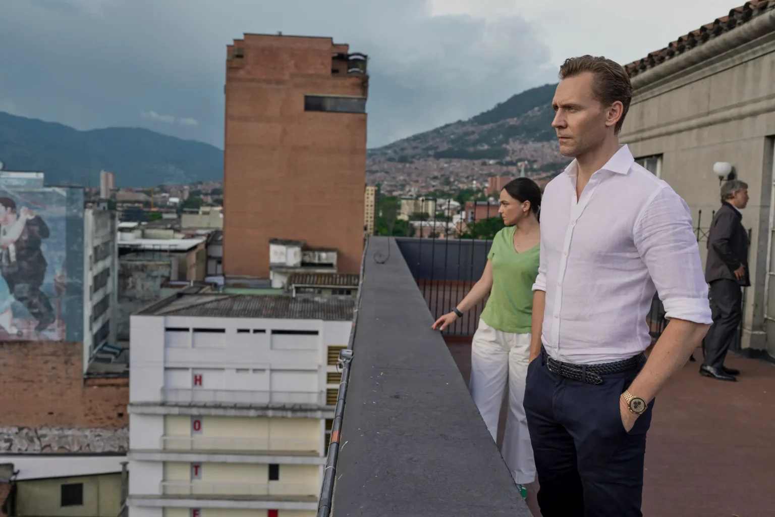 Final explicado de The Night Manager 2: Quem é Teddy, seus planos e Roper está vivo?