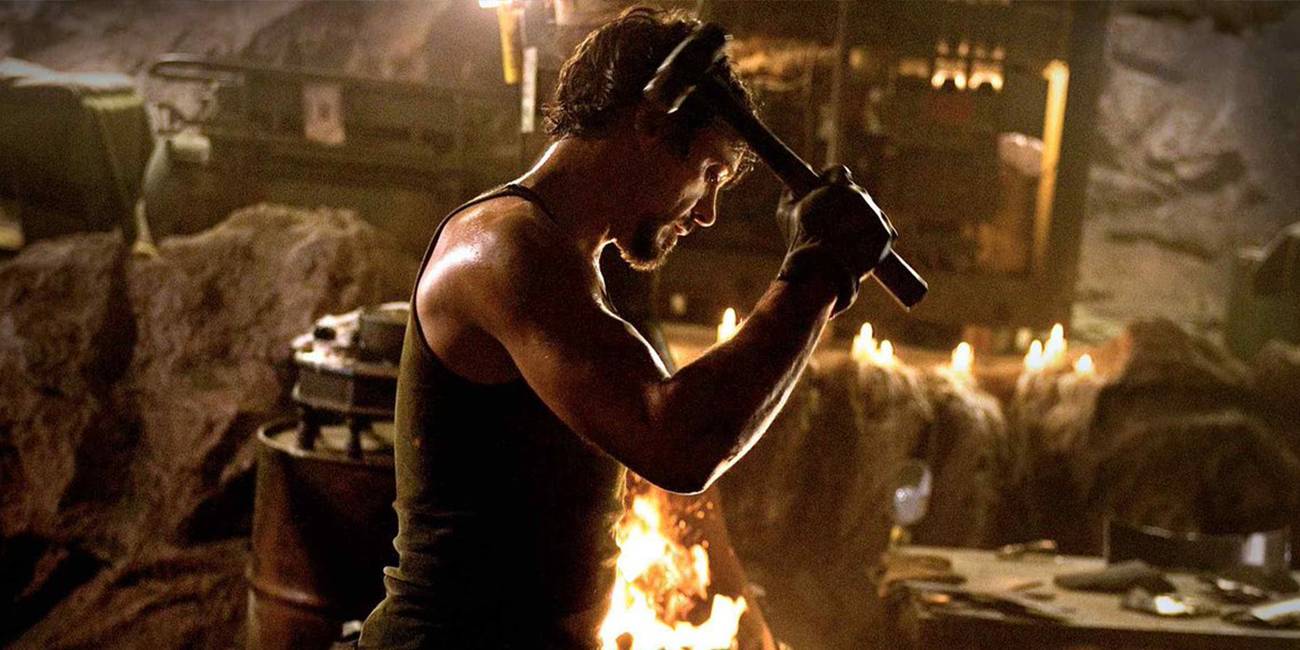 Análise do Filme “Homem de Ferro” (2008): A Performance Marcante e a Direção que Consolida o MCU - Imagem do artigo original