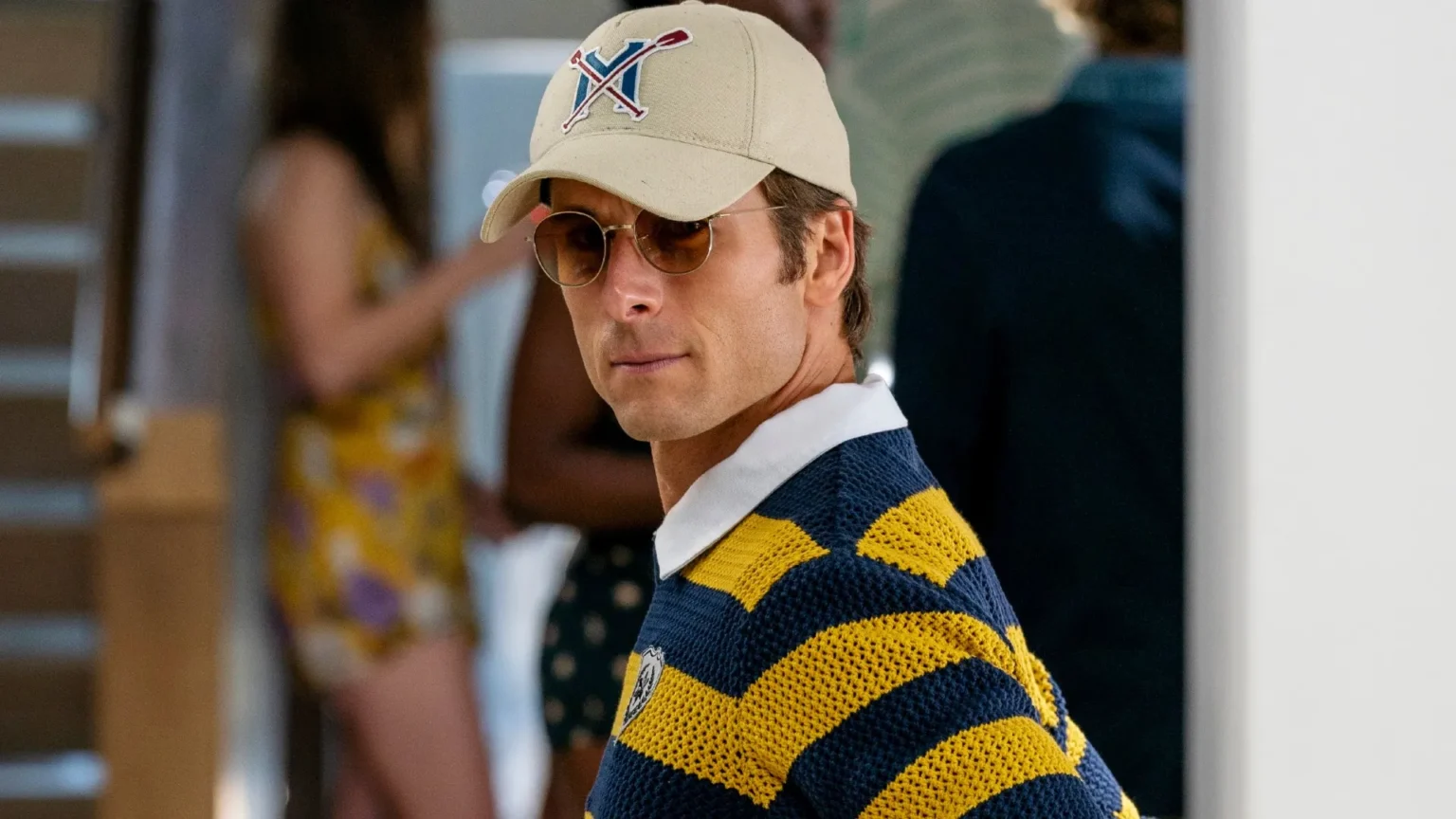 Como “How to Make a Killing” Divide Críticos e O Público com a Performance de Glen Powell