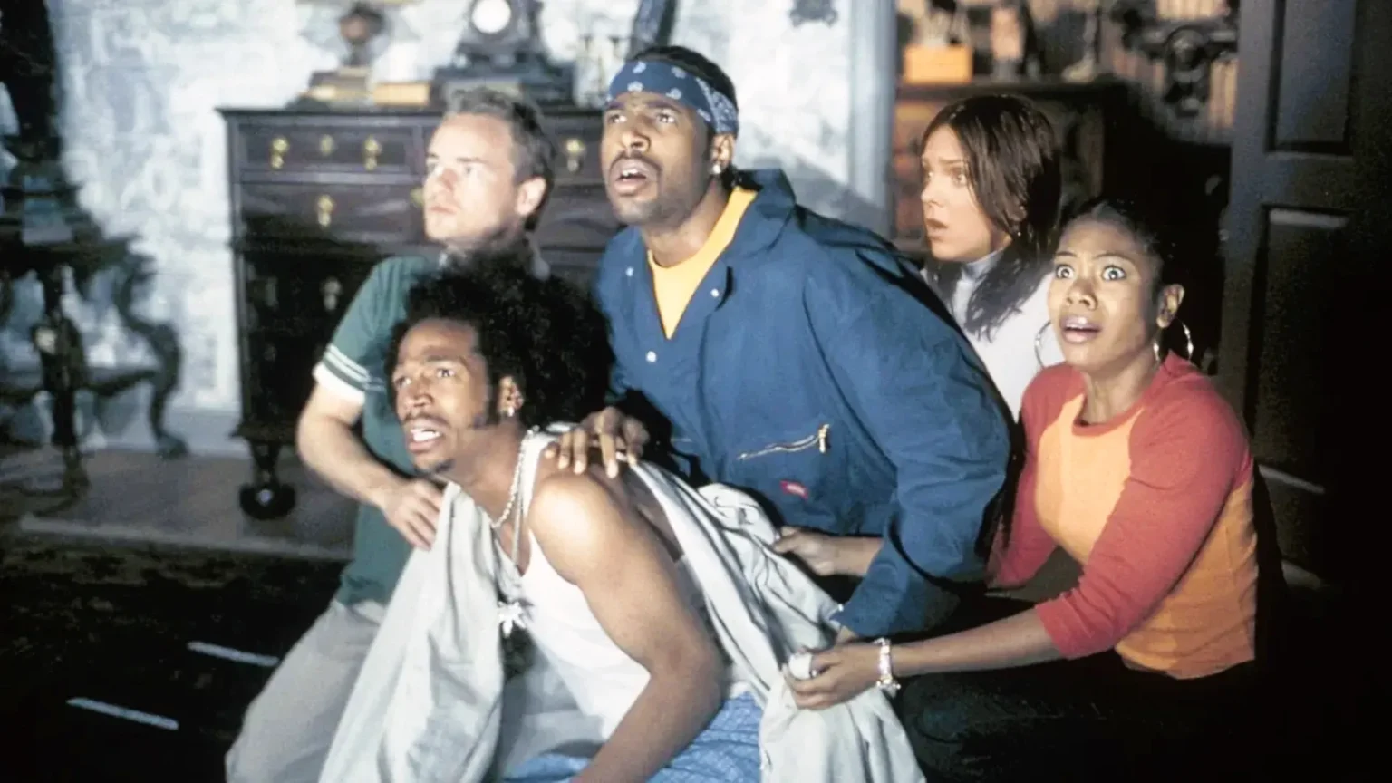 Scary Movie 6 estreia com elenco clássico e aposta no humor ácido para satirizar os maiores sucessos do terror