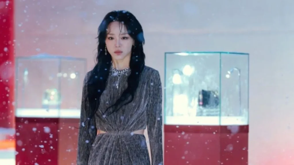 Shin Hye-sun em cena de A Arte de Sarah, novo k-drama de suspense da Netflix