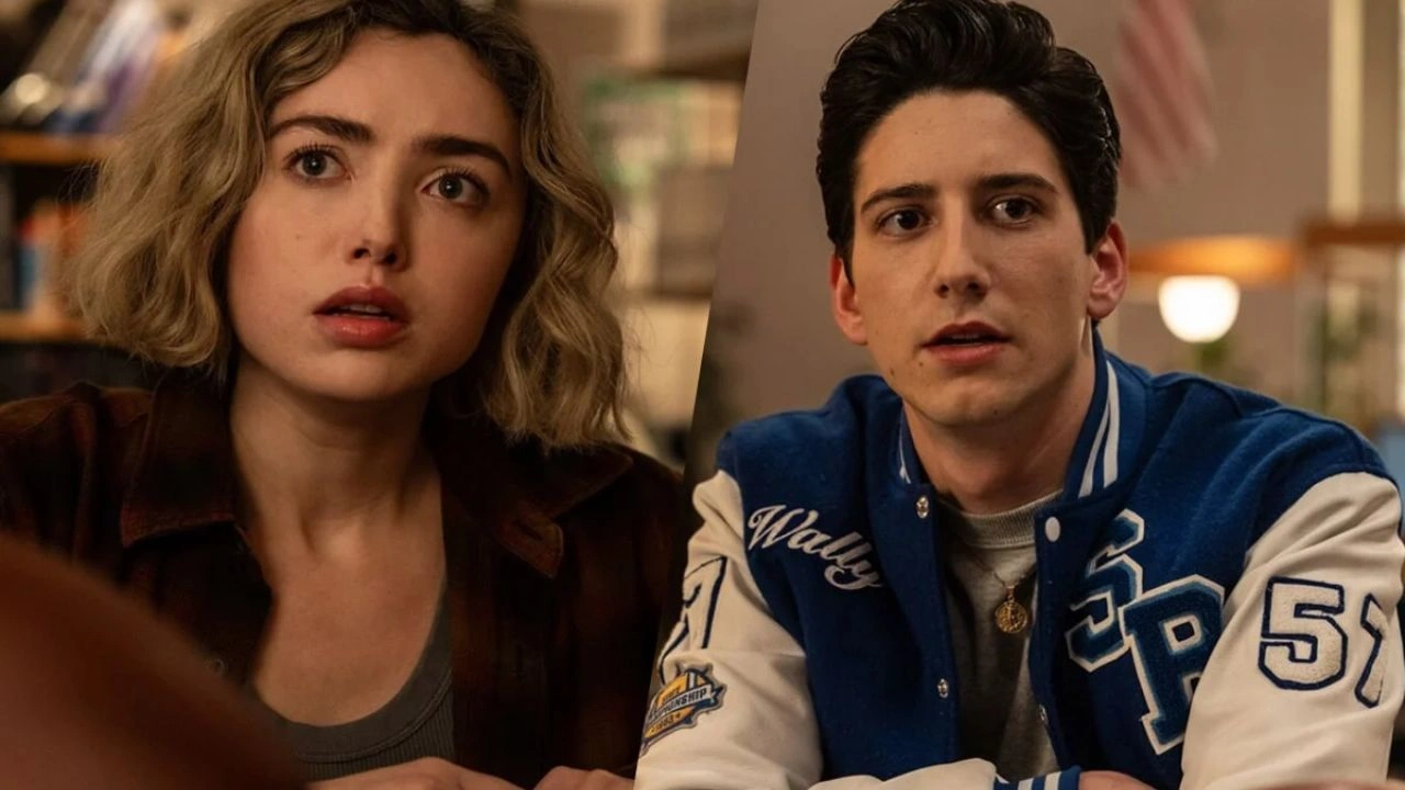 Maddie e Wally na oficina da Split River High, cercados por ferramentas e luz fria, enquanto o clima de urgência cresce com o sumiço de Simon. Maddie e Wally na oficina da Split River High, cercados por ferramentas e luz fria, enquanto o clima de urgência cresce com o sumiço de Simon. Espíritos na Escola Maddie e Wally na oficina da Split River High, cercados por ferramentas e luz fria, enquanto o clima de urgência cresce com o sumiço de Simon. Espíritos na Escola