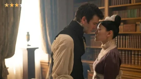 Benedict Bridgerton e Sophie Baek em um baile de máscaras, com luz de velas e clima romântico