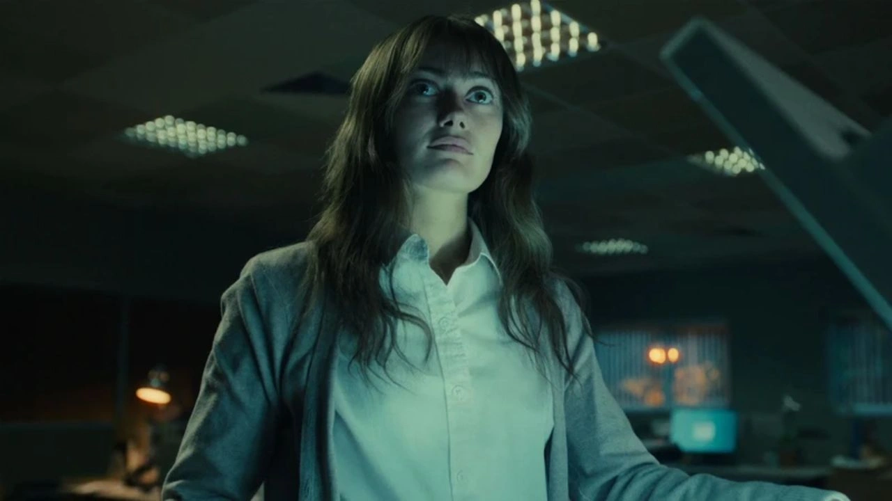 Ella Purnell como Rhiannon Lewis em cena de Sweetpea, série britânica de suspense e humor ácido no Prime Video Ella Purnell como Rhiannon Lewis em cena de Sweetpea, série britânica de suspense e humor ácido no Prime Video