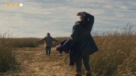 Crítica: novo filme domina o Globoplay, e explica por que todo mundo está falando dele Margarida Baird e Alana Bortolini com expressões emocionadas no drama familiar brasileiro Um Dia Extraordinário