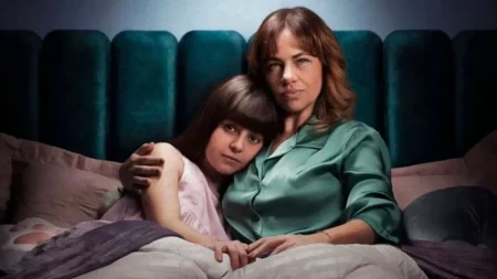 Klara Castanho em cena de Salve Rosa, suspense brasileiro da Netflix sobre exposição infantil nas redes