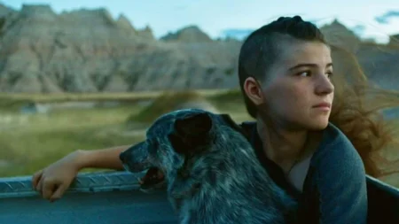 A Leste de Wall transforma luto e cavalos em um drama íntimo no HBO Max A Leste de Wall acompanha uma treinadora de cavalos que enfrenta o luto e dificuldades financeiras