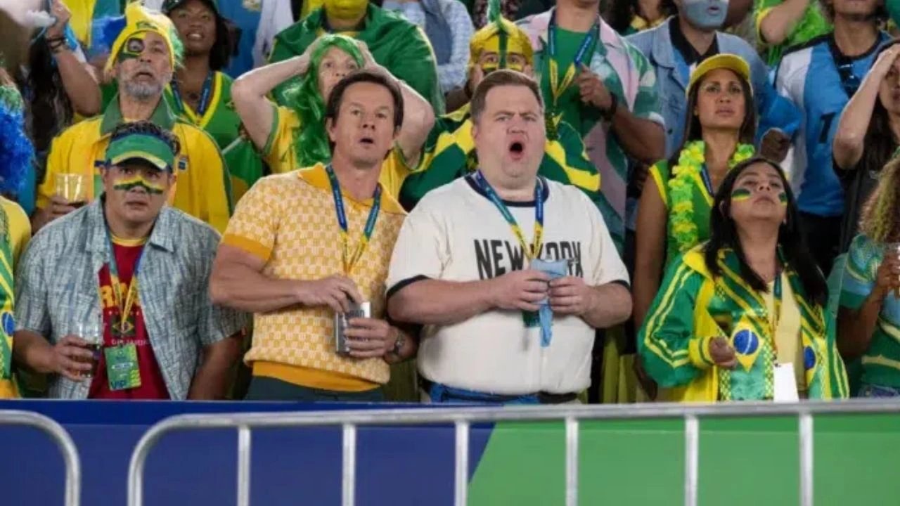 Bola pra Cima (Balls Up) estreia em 15 de abril no Prime Video com Mark Wahlberg, Copa no Rio e um Brasil filmado na Austrália. O trailer já levantou alerta Bola pra Cima (Balls Up) estreia em 15 de abril no Prime Video com Mark Wahlberg, Copa no Rio e um Brasil filmado na Austrália. O trailer já levantou alerta