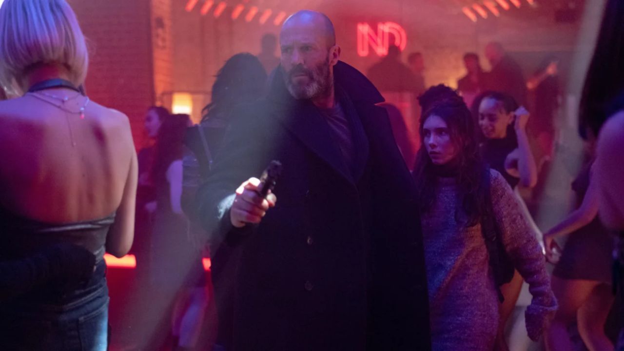Missão Refúgio chega aos cinemas e coloca Statham em modo sobrevivência Missão Refúgio chega aos cinemas e coloca Statham em modo sobrevivência