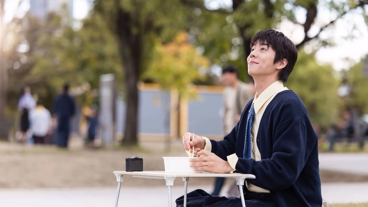 Na Sua Melhor Fase cresce no Disney+ com romance diferente dos K-Dramas tradicionais e conflitos emocionais profundos. Na Sua Melhor Fase cresce no Disney+ com romance diferente dos K-Dramas tradicionais e conflitos emocionais profundos.