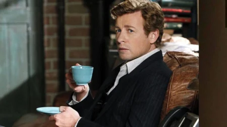 A série policial que transformou Patrick Jane em um dos detetives mais carismáticos chegou a Netflix O Mentalista, The Mentalist, Simon Baker em cena na série
