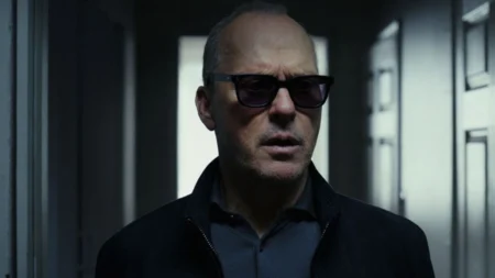 Michael Keaton retorna à direção após 15 anos e aposta em um thriller sobre memória, culpa e despedida. A ideia é interessante, mas Pacto de Redenção raramente encontra o ritmo necessário.