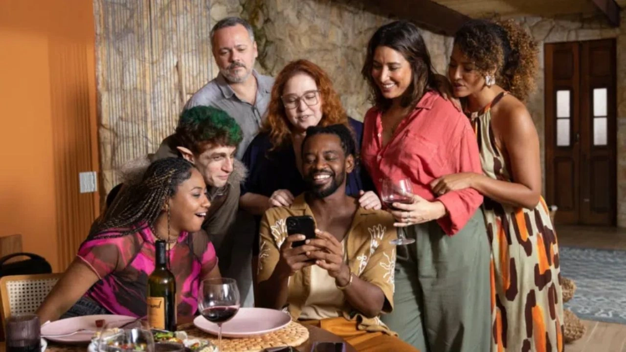 Perfeitos Desconhecidos chega ao Max com drama intenso e expõe como segredos digitais podem destruir relações em minutos Perfeitos Desconhecidos chega ao Max com drama intenso e expõe como segredos digitais podem destruir relações em minutos