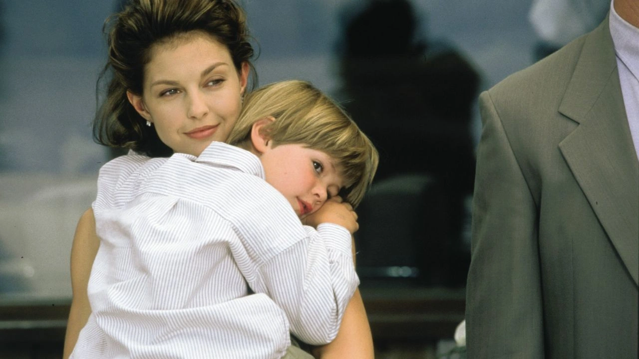 Risco Duplo chega novamente à Netflix e mostra que o básico bem feito ainda funciona, com uma trama envolvente que prende até o final Risco Duplo chega novamente à Netflix e mostra que o básico bem feito ainda funciona, com uma trama envolvente que prende até o final