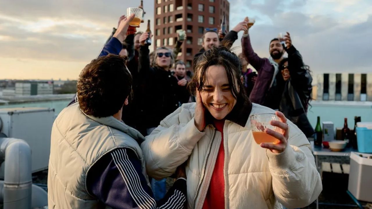 Uma Mulher Diferente subiu ao Top 10 sem pose e sem escândalo, mas acerta num ponto que muito drama “importante” ainda estraga Uma Mulher Diferente subiu ao Top 10 sem pose e sem escândalo, mas acerta num ponto que muito drama “importante” ainda estraga