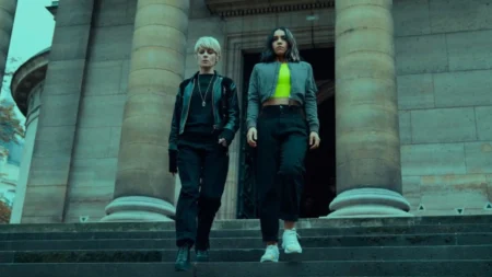 Nova temporada da série francesa que acabou de aterrisar na Netflix abandona o controle e aposta no caos total Cena da 2ª temporada de A Fúria de Paris (Furies: Resistência) na Netflix Brasil