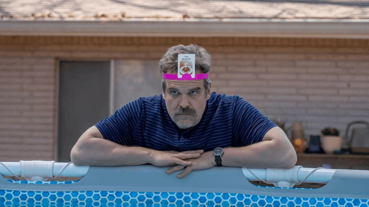 DTF St. Louis David Harbour em cena de DTF St. Louis, minissérie de comédia ácida na HBO Max Brasil