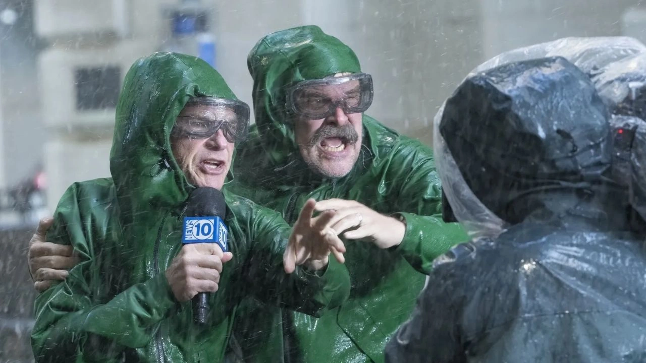 DTF St. Louis Jason Bateman e David Harbour em cena de DTF St. Louis, minissérie de comédia ácida na HBO Max Brasil