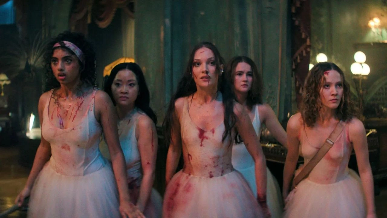 cena de Lindas e Letais, filme de ação e suspense no Prime Video Brasil