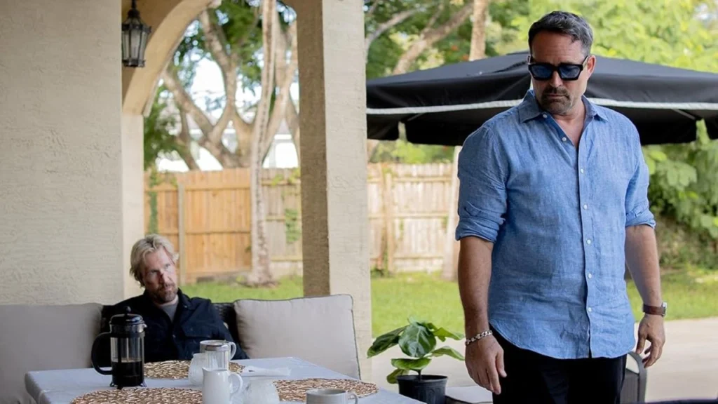 Cuba Gooding Jr. e Jason Patric em cena de Linha de Fogo, filme de ação e suspense no Max Brasil