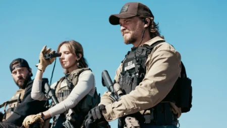 Kayce Dutton em um cavalo em cena de Marshals: Uma História de Yellowstone