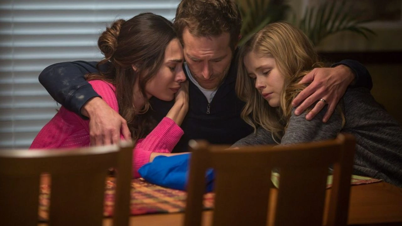 Morando com o Medo Cena de Morando com o Medo (Within), suspense e terror disponível no HBO Max Brasil