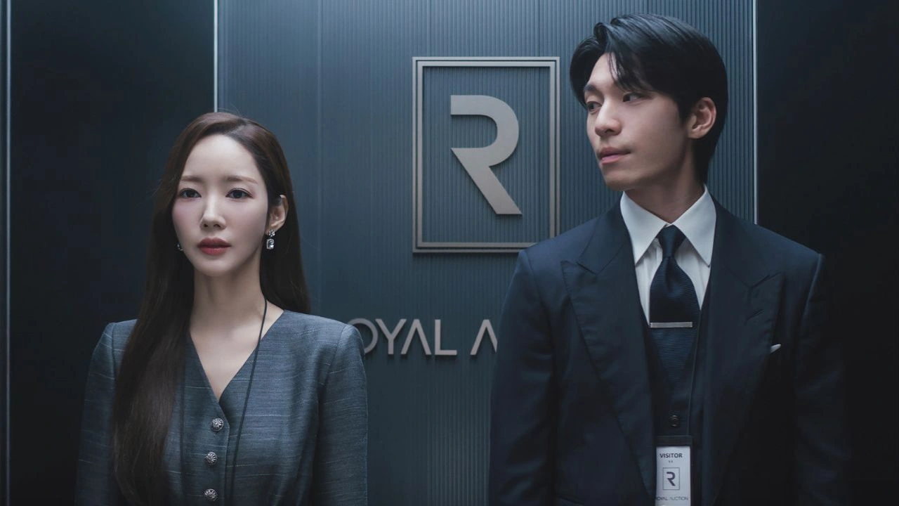 Park Min-young e Wi Ha-joon em cena de O Beijo da Sereia, dorama de romance e mistério no Prime Video Brasil Park Min-young e Wi Ha-joon em cena de O Beijo da Sereia, dorama de romance e mistério no Prime Video Brasil