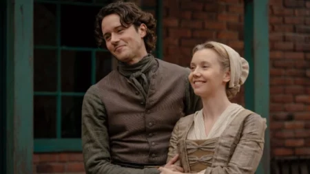Outlander entrega revelação que muda tudo no episódio 4 da temporada final Cena do episódio 4 da última temporada de Outlander