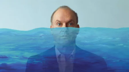 Pai do Ano chega ao Prime Video Brasil e coloca Michael Keaton no papel mais difícil: virar pai quando já é tarde Michael Keaton e Mila Kunis em cena de Pai do Ano (Goodrich), filme do Prime Video Brasil