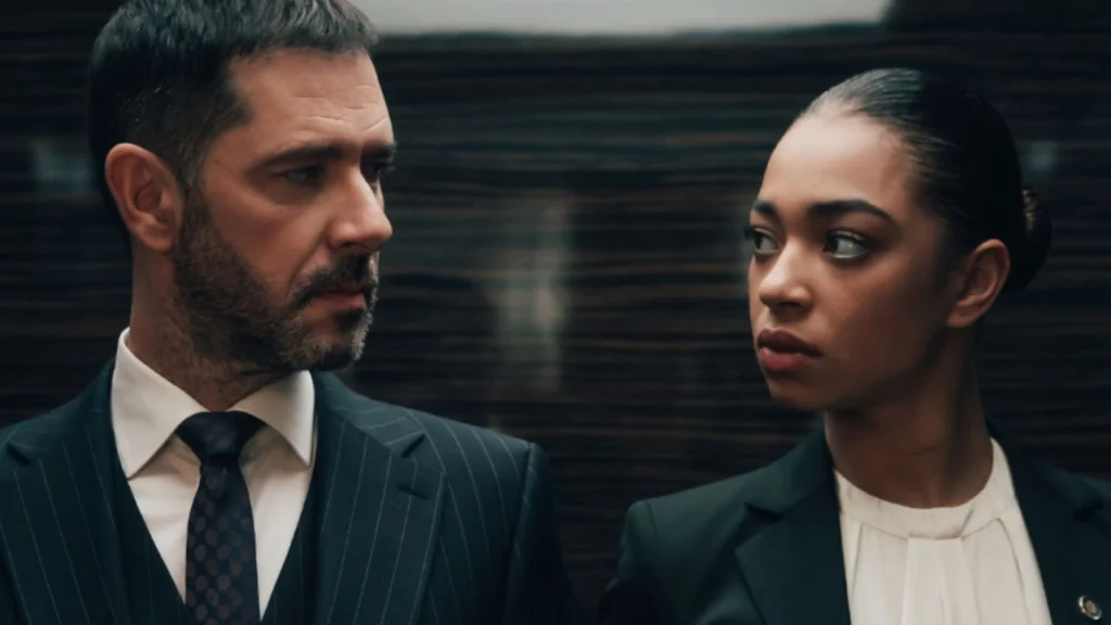 Protagonista de Privilégios em cena dentro de hotel de luxo em Paris, série francesa de suspense disponível na HBO Max.