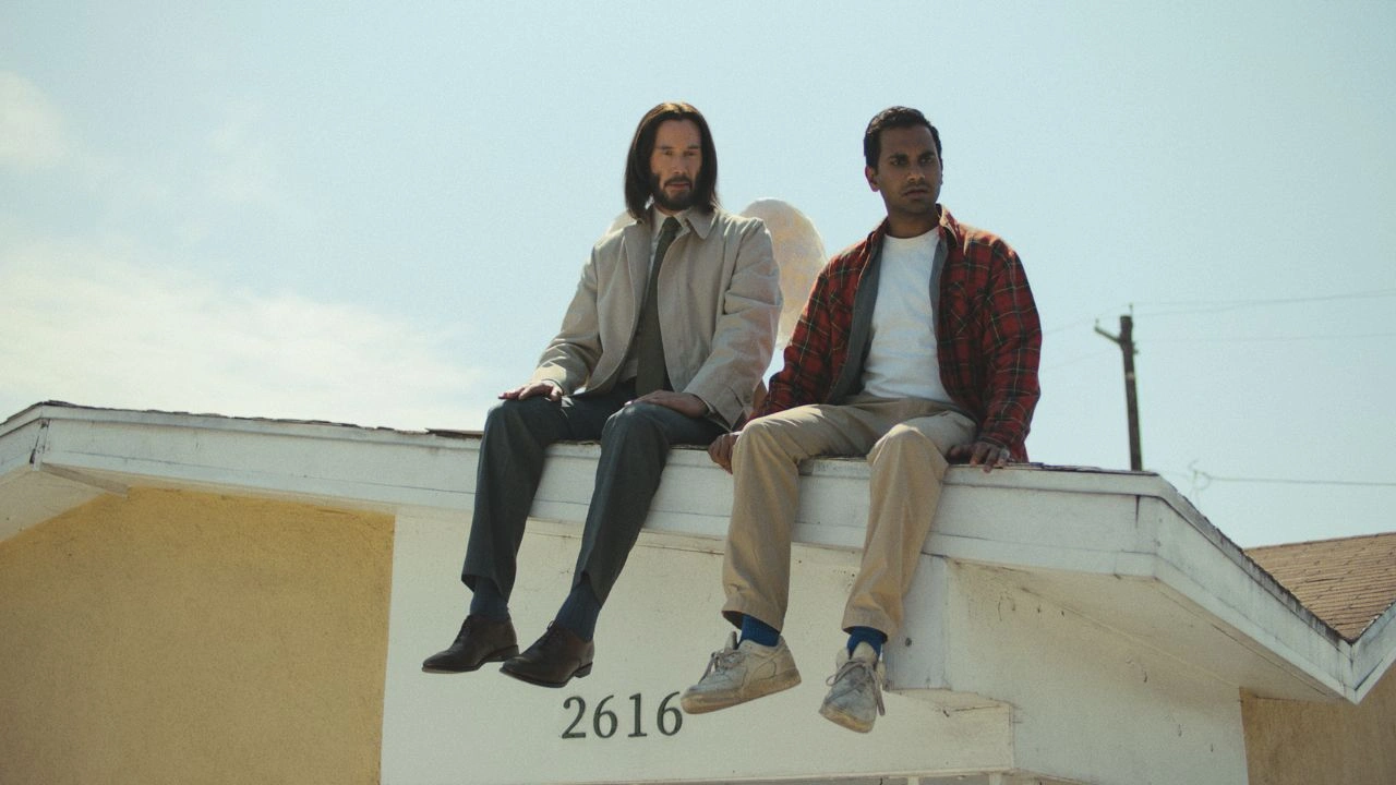 quando o céu se engana Keanu Reeves como o anjo Gabriel em cena de Quando o Céu se Engana, comédia no Prime Video Brasil
