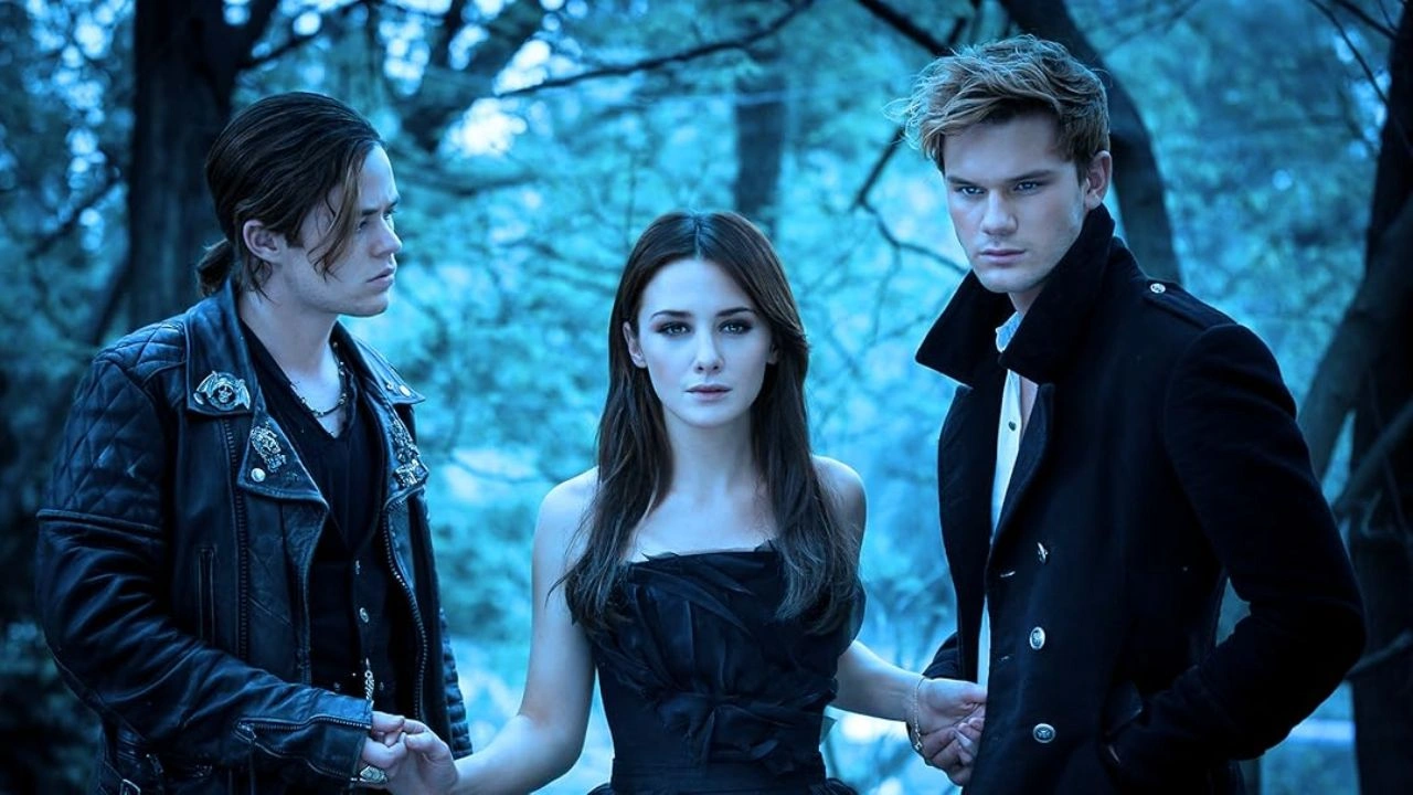 Fallen estreia na Netflix com romance sobrenatural, anjos caídos e trama baseada em best-seller com mais de 10 milhões de cópias Fallen estreia na Netflix com romance sobrenatural, anjos caídos e trama baseada em best-seller com mais de 10 milhões de cópias