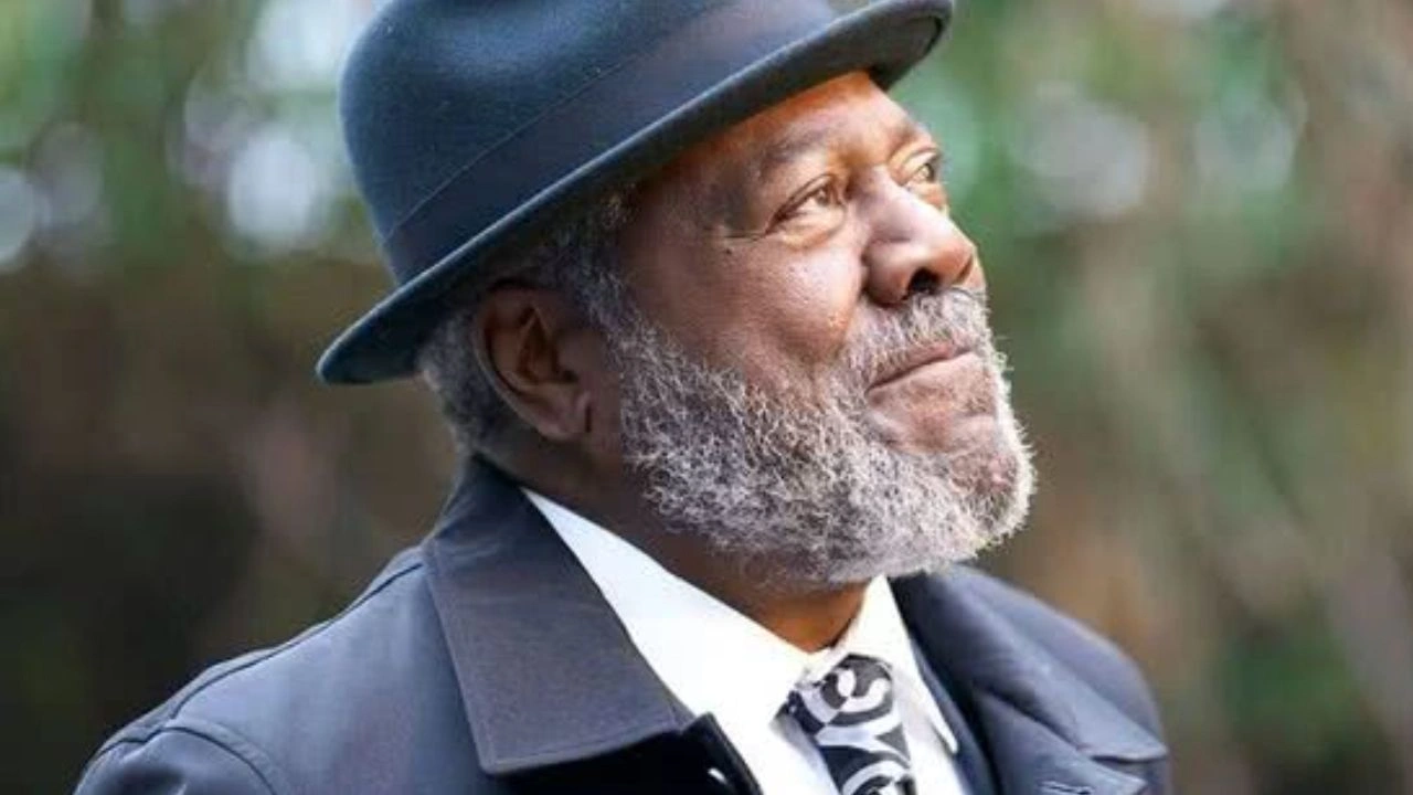 Pelo Caminho na Netflix: O drama sobre conexões que emociona, mas perde a mão nas coincidências Pelo Caminho na Netflix: O drama sobre conexões que emociona, mas perde a mão nas coincidências