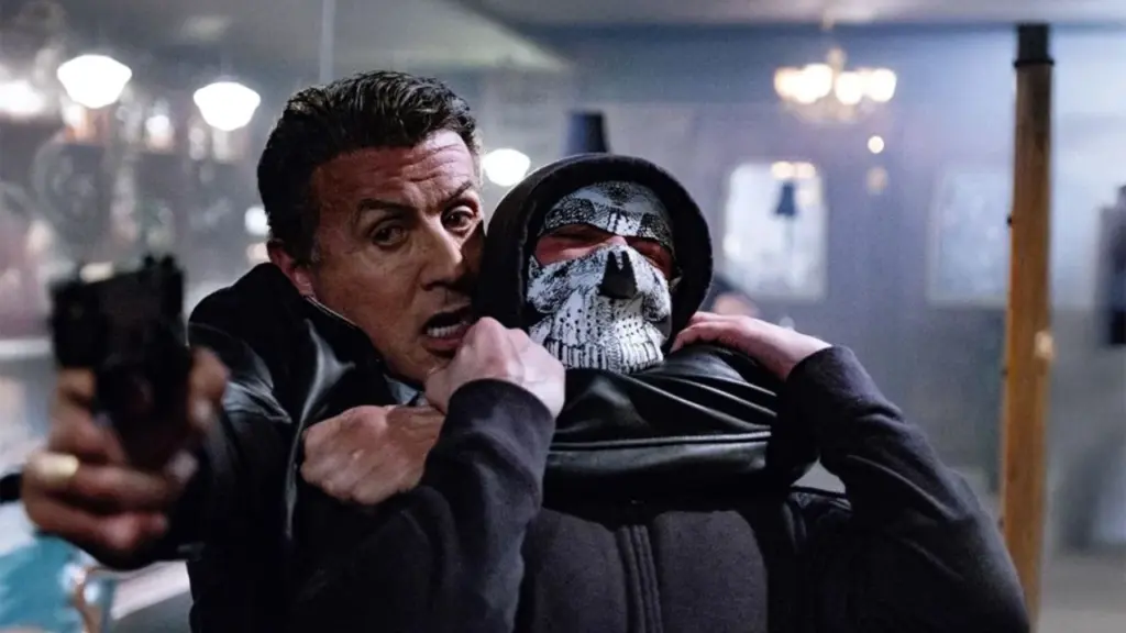 Rota de Fuga 2: crítica mostra sequência fraca e desperdício de Sylvester Stallone e Dave Bautista Crítica de Rota de Fuga 2 analisa sequência com Sylvester Stallone que voltou à Netflix e já figura entre os filmes mais vistos.